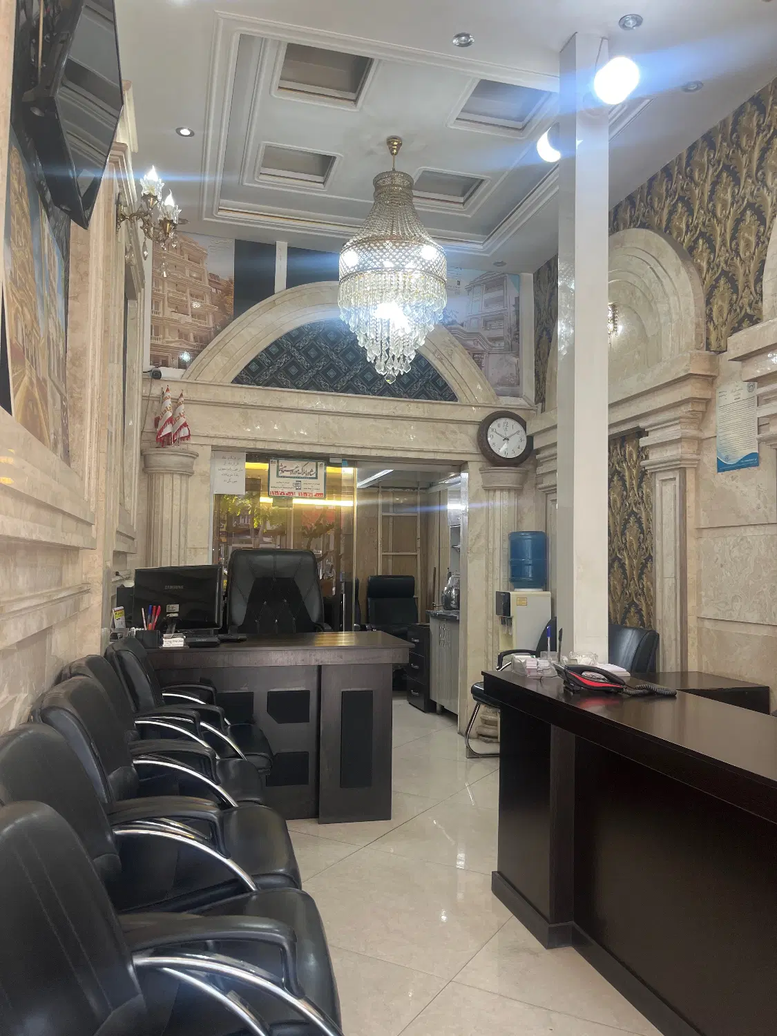 ۷۰ متر اداری بین فلکه سوم و چهارم
