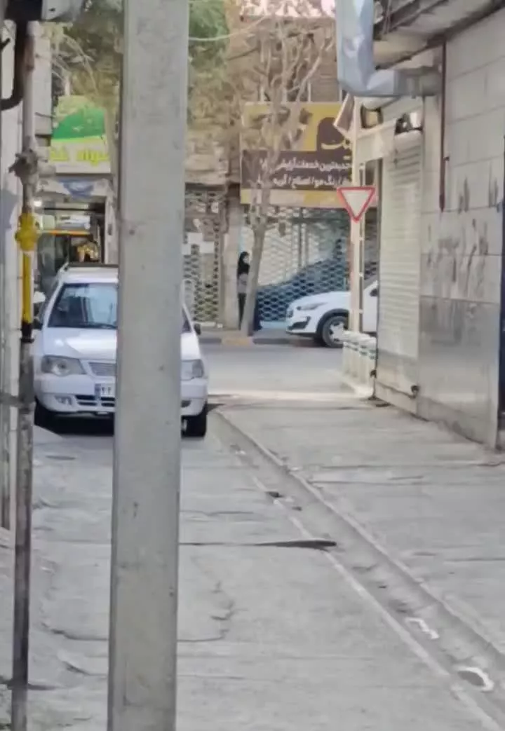 خانه ویلا داخل ۶متری نزدیک حاشیه خیابان پنجتن ۱۴