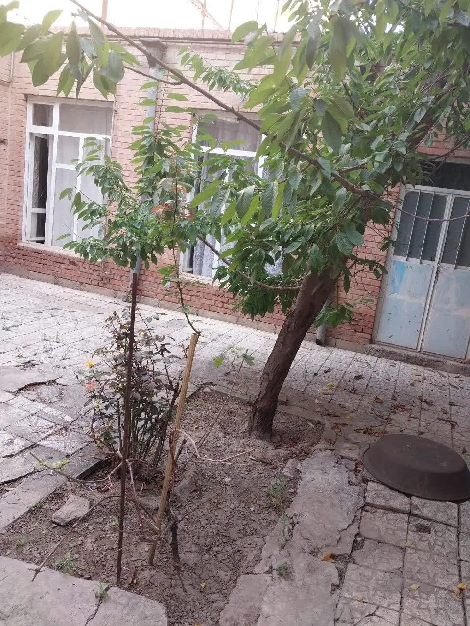 خانه ویلایی۱۳۷متری_۱۰متر بر_ سه راه توکلی