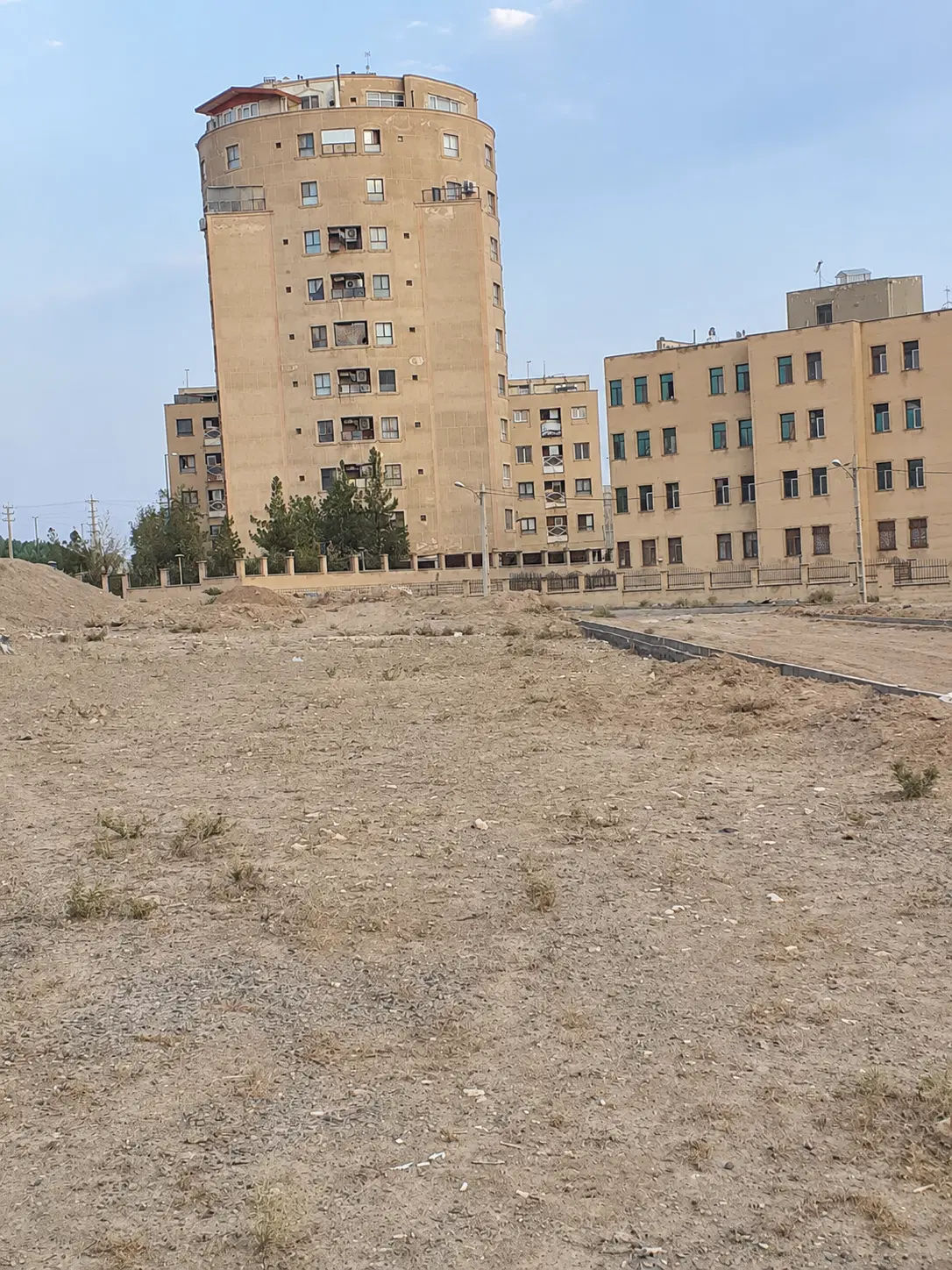 زمین بر بلوار امام صادق علیه السلام