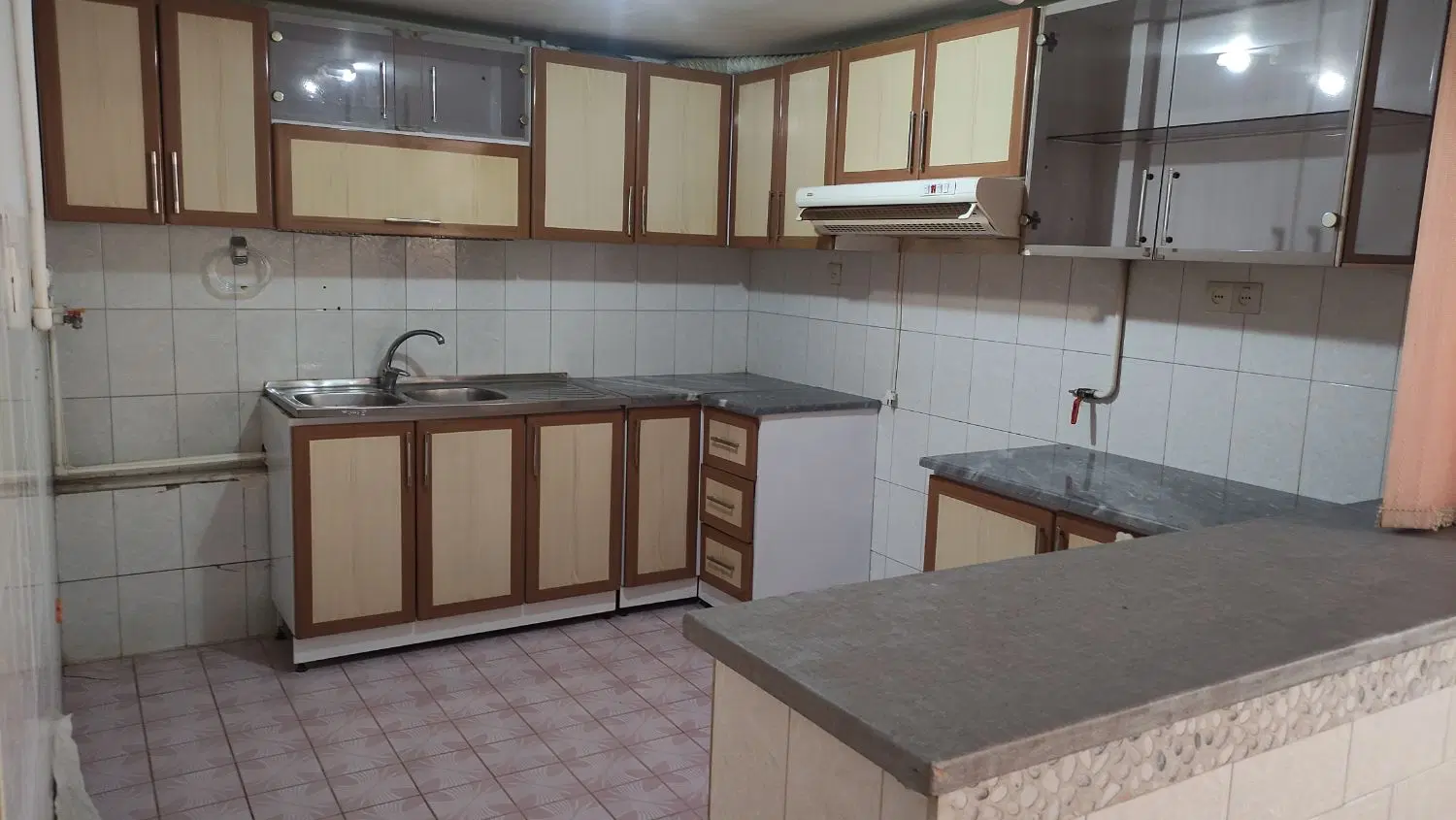 احاره خانه حیاط دار طبقه همکف  با حیاط