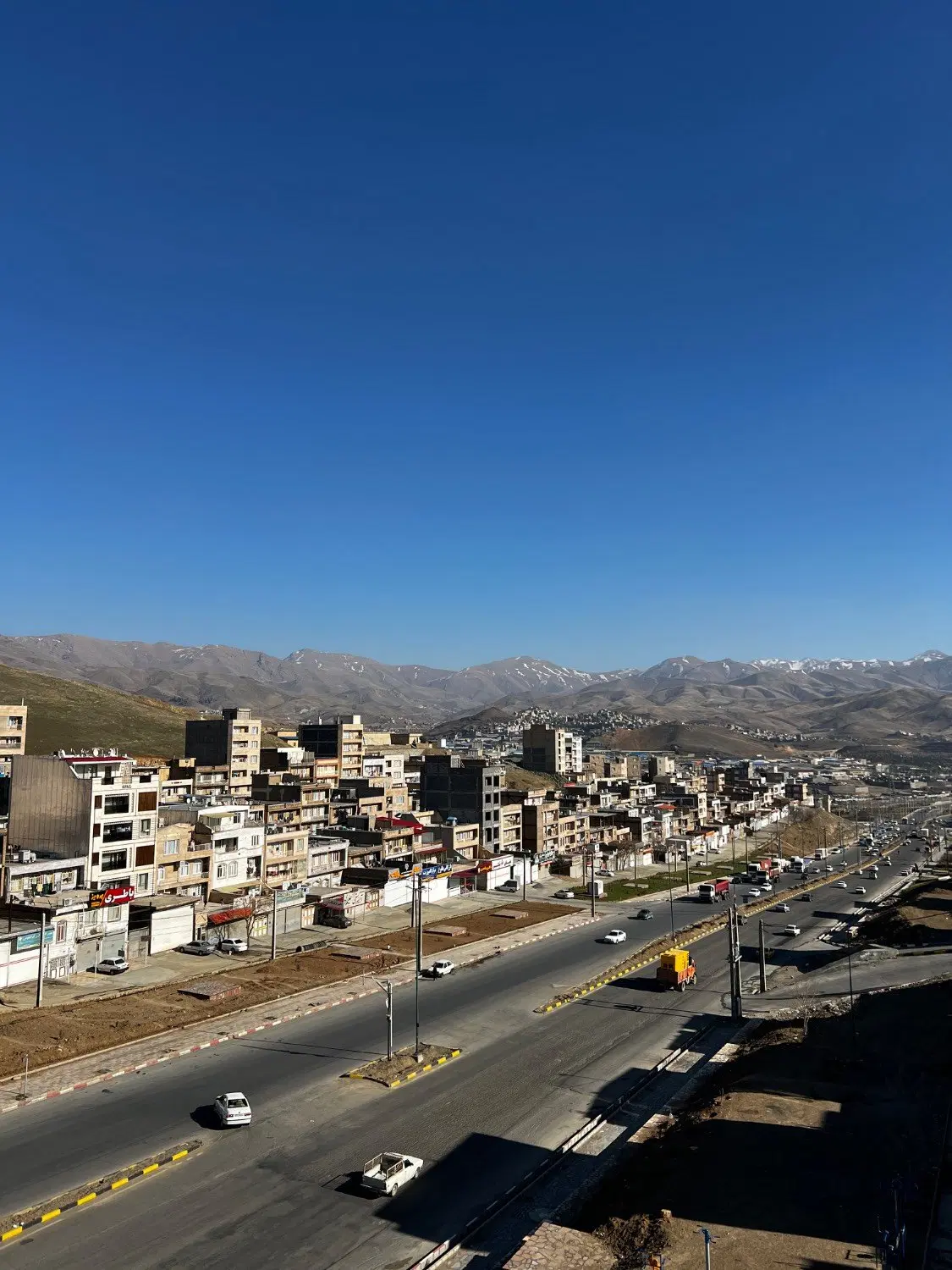 پیش فروش سه خوابه بر اتوبان حسینی