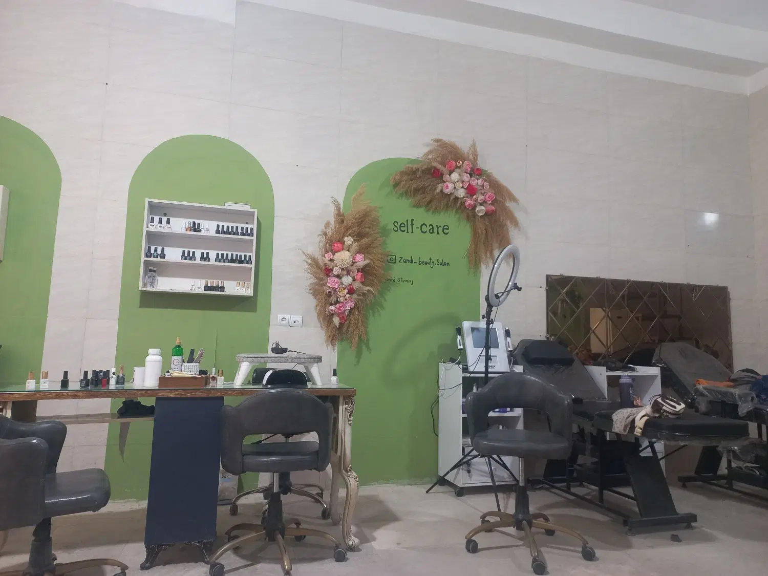 اجاره میزناخن تخت و صندلی