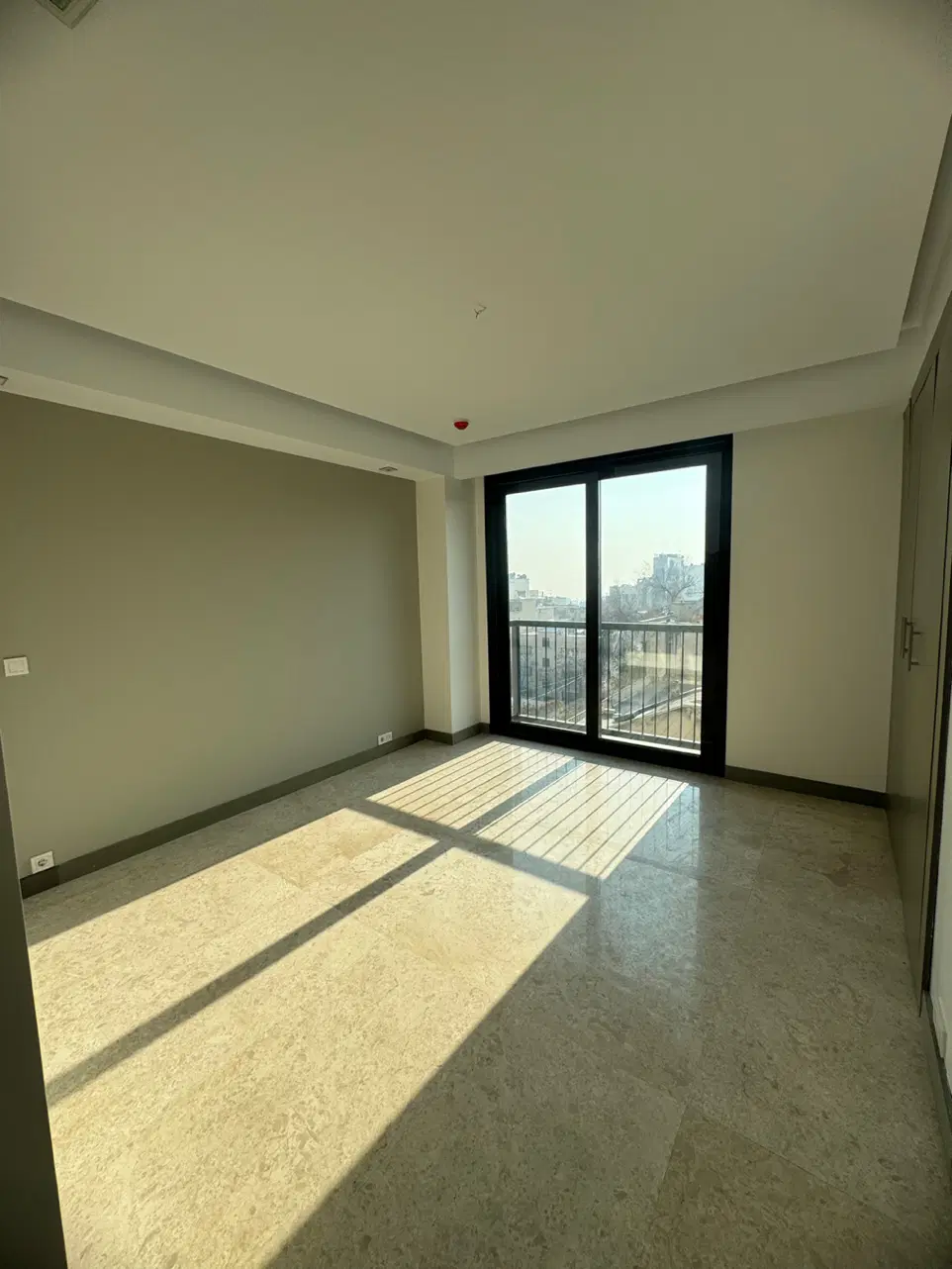 آپارتمان ۲۰۷ متری تک واحدی مهندسی ساز