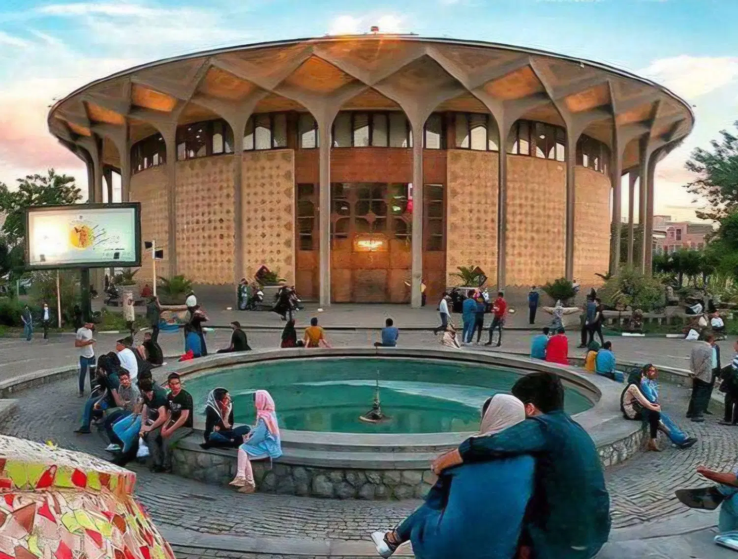 مغازه سرقفلی ۱۴متر خیابان ولیعصر مقابل تئاترشهر