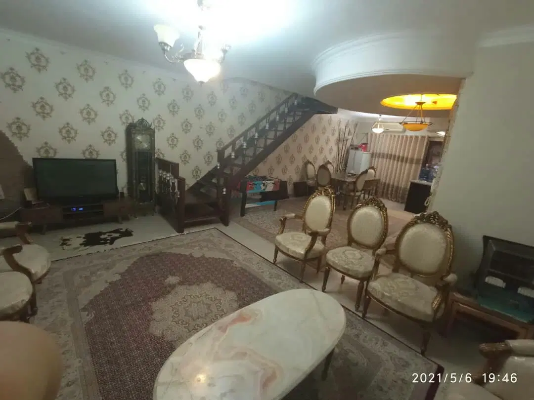 سه خواب بر خیابان اصلی کنار