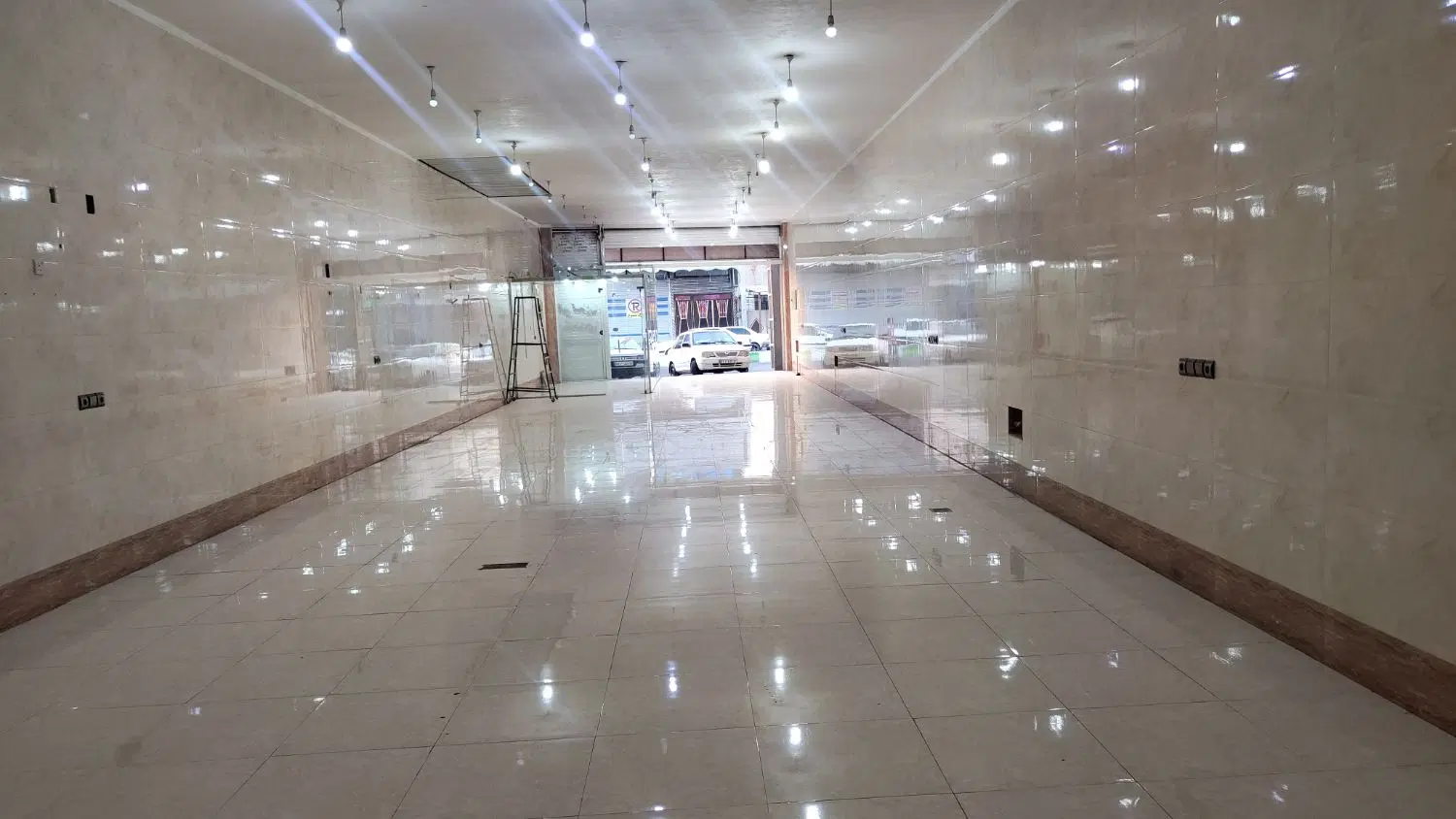 اجاره نمایشگاه سه راهی سددز۲۰۰متری