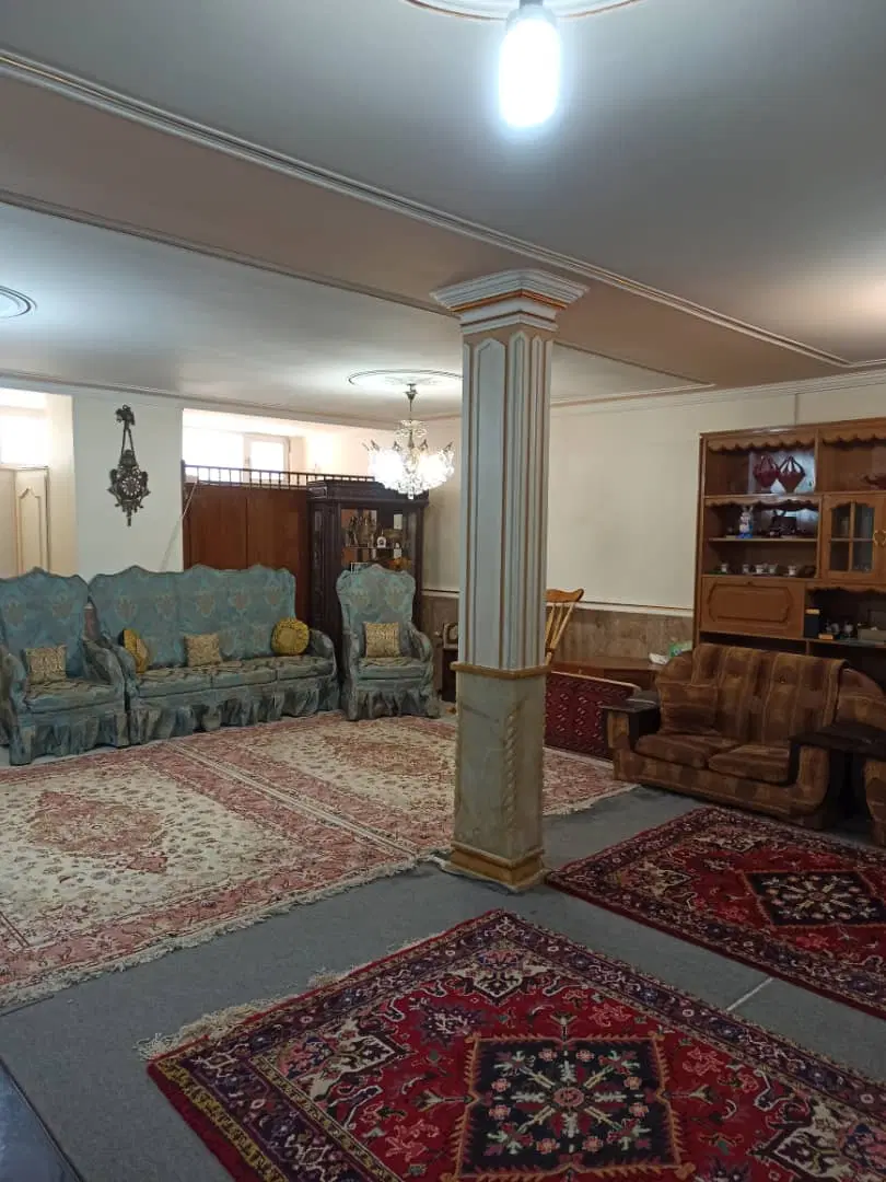رهن و اجاره واحد ۱۳۰ متری در میدان ساعت