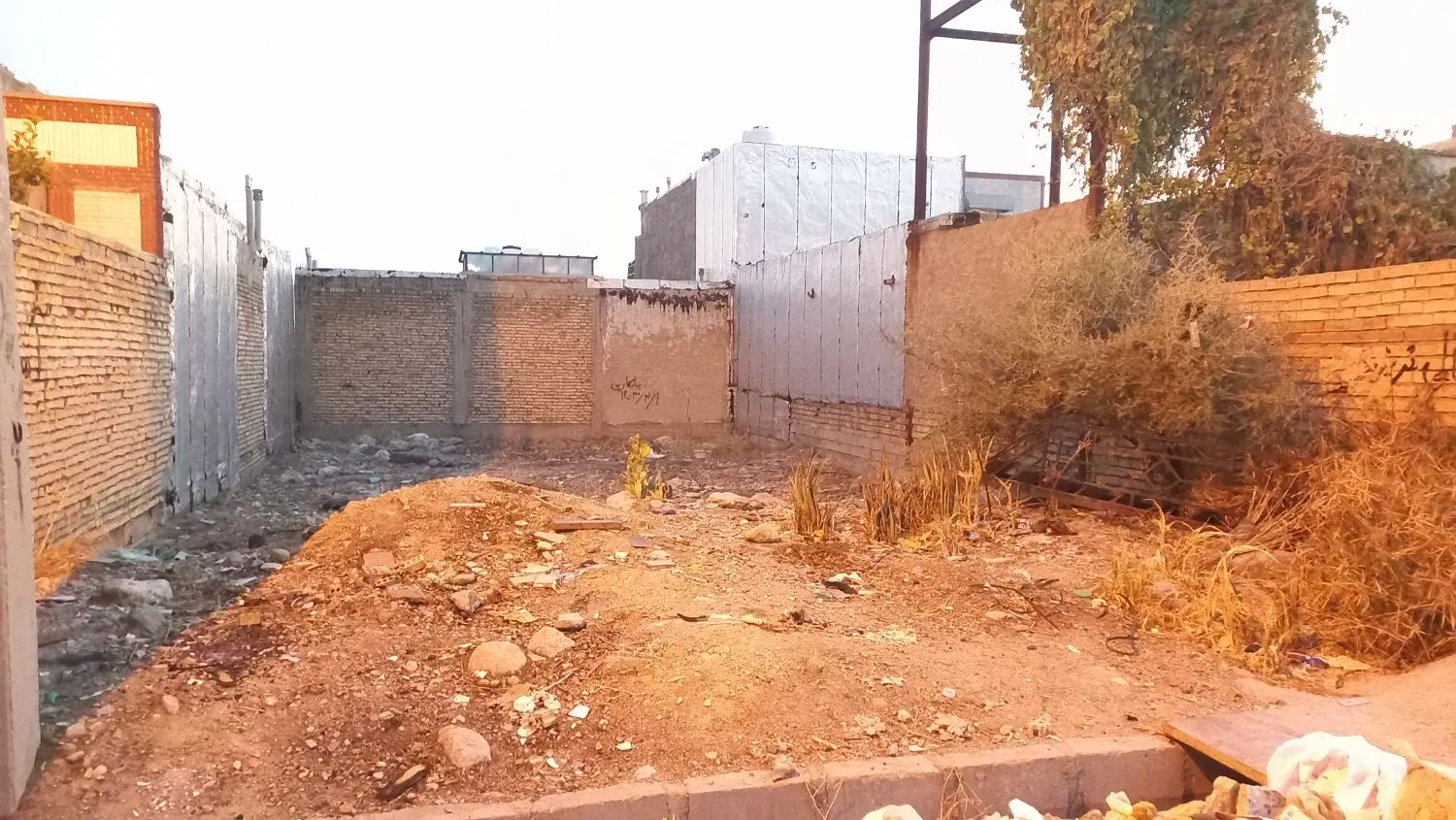 زمین فروشی