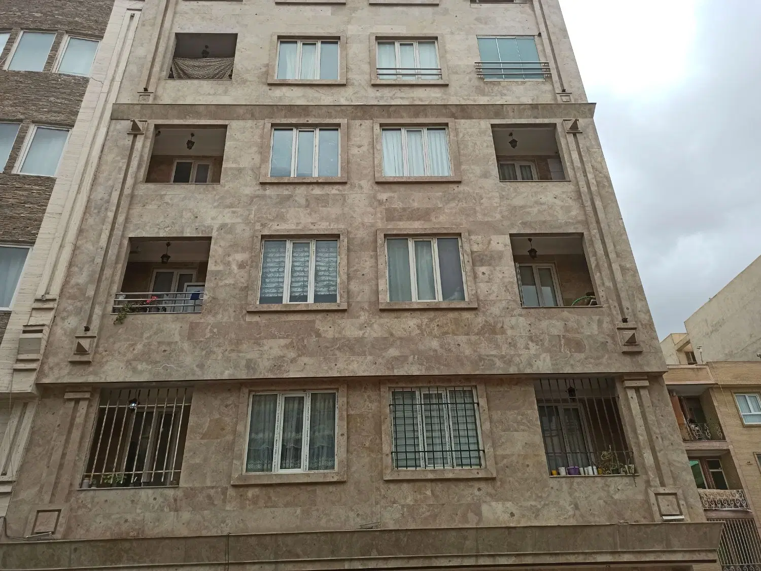 آپارتمان دوخوابه ارغوان روبه نما فول