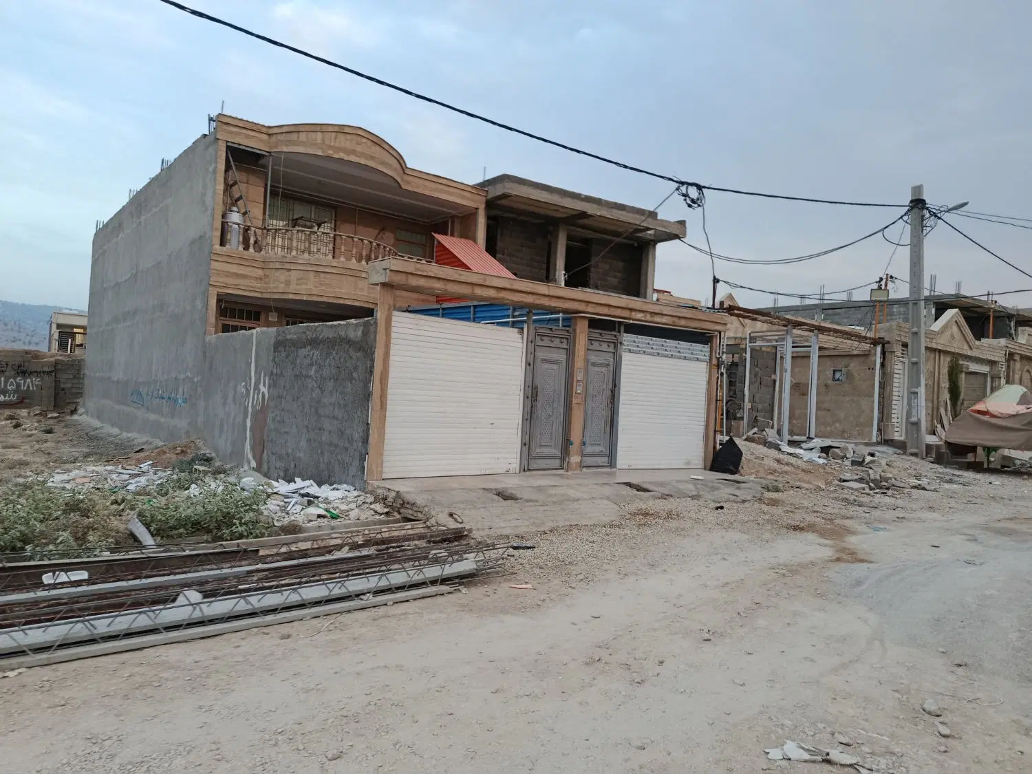 خانه طبقه اول حیاط دار