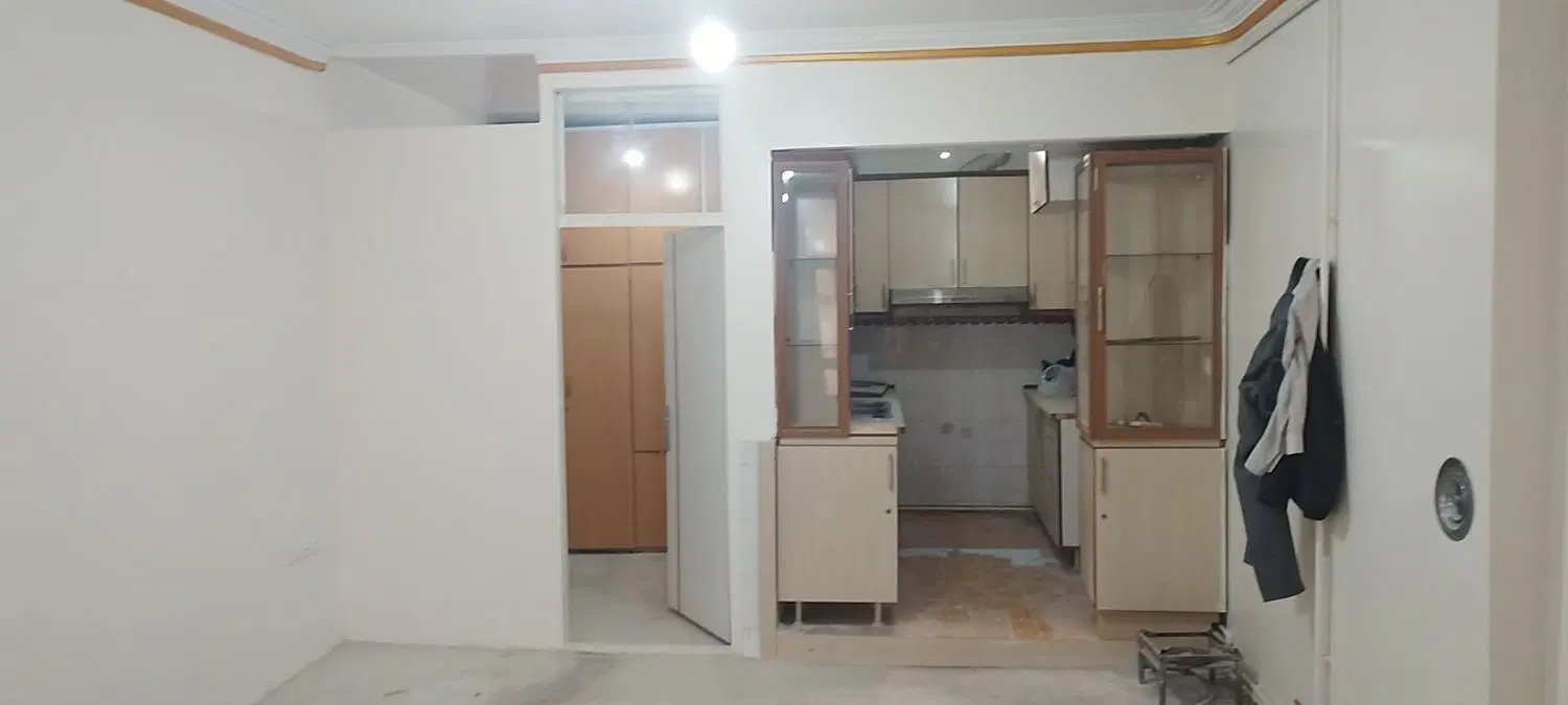 حیاط دربست ۶۵ متری