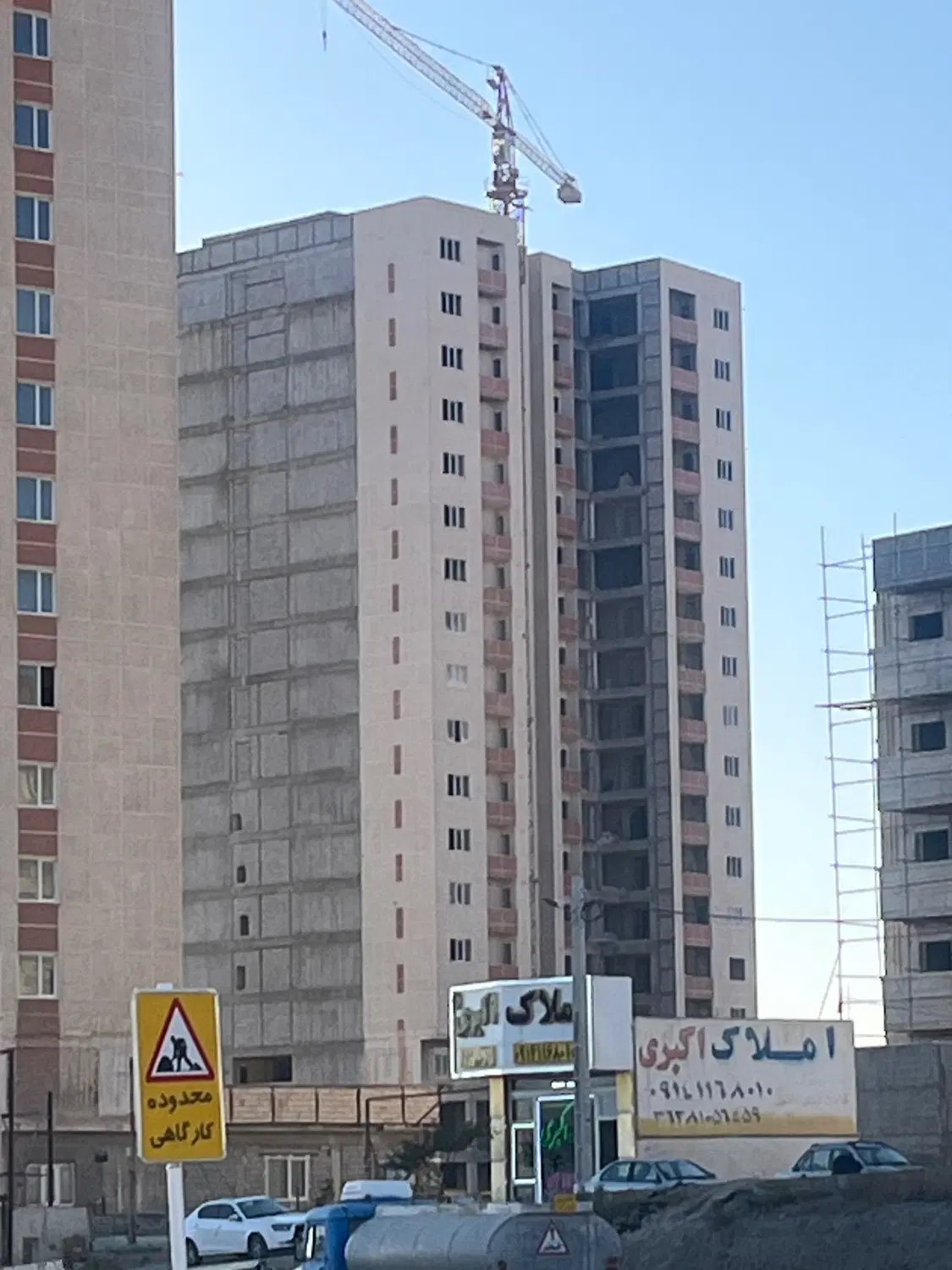 واحد ۸۴ متری برج اکباتان