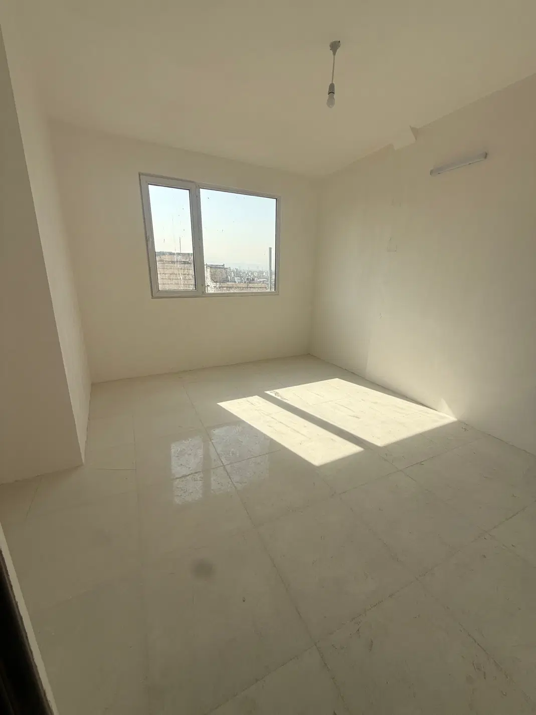 اپارتمان ۱۳۰متری پارکینگ بدون مزاحمت فول کشاورز۷