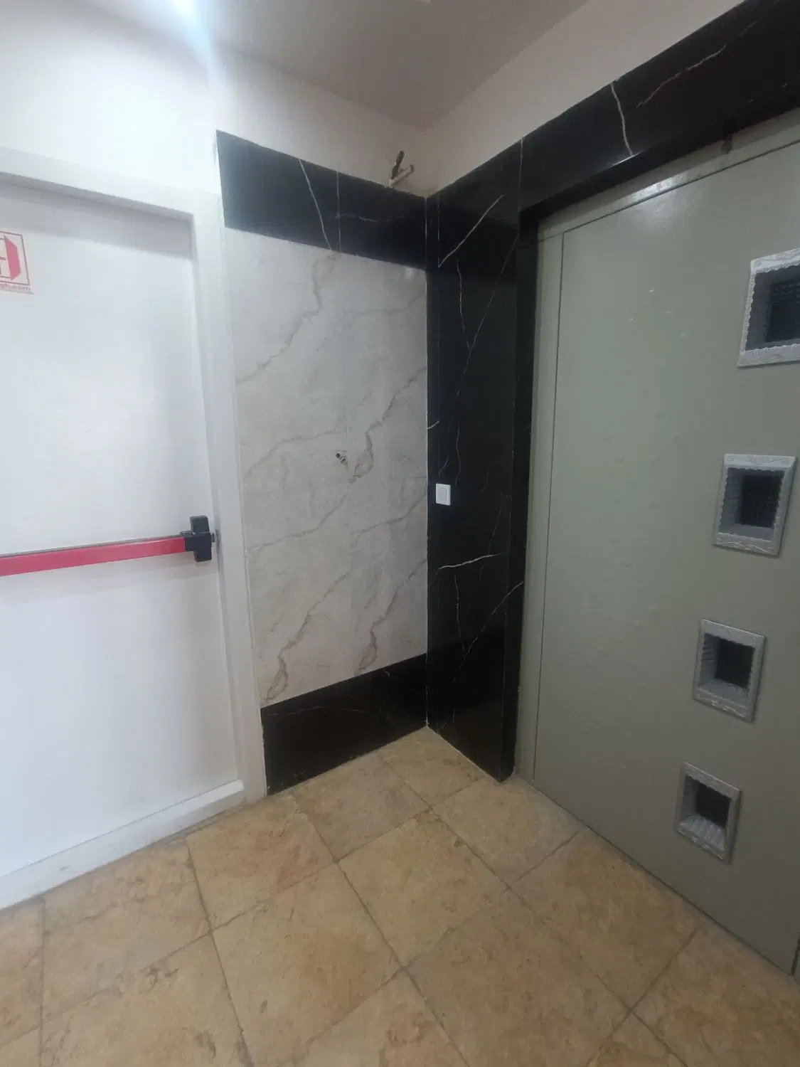 ۴۵متر پارکینگ ، آسانسور ، انباری ( فقط با 4300نقد)