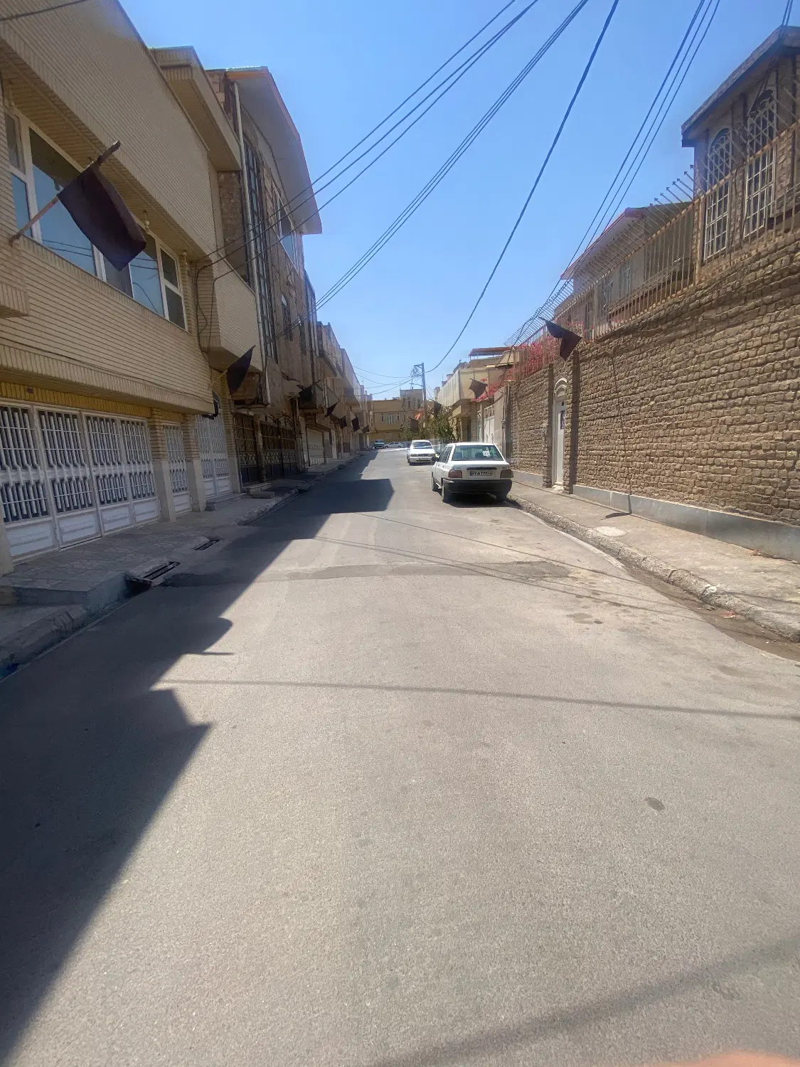 ویلایی ۲ کله ، بنیاد