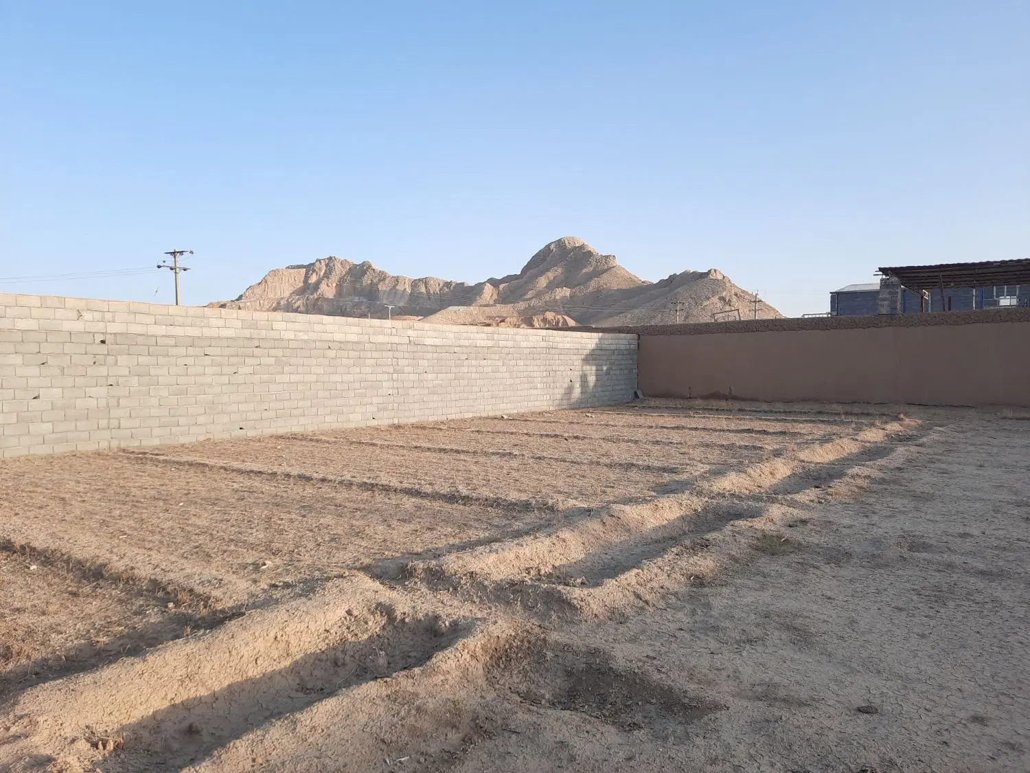 فروش چهاردیواری ۹۰۰و ۳۰۰متری