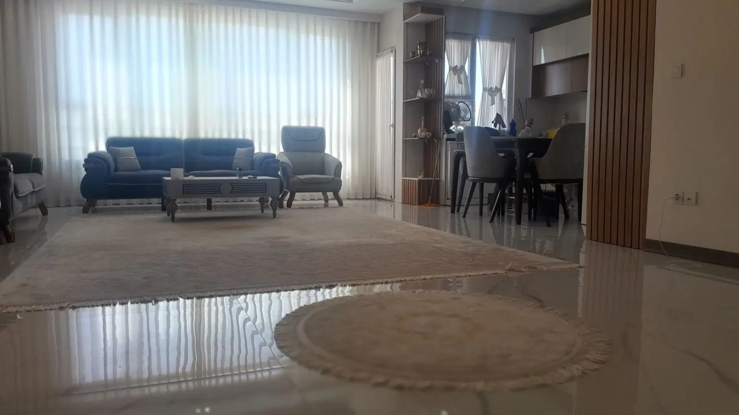 فول ۹۸ متر ده واحدی پرده خور خ فجر مالک هستم
