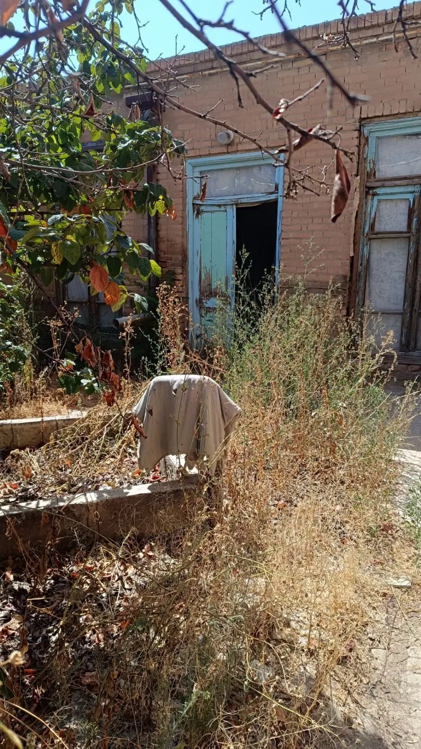 خانه کلنگی غیر قابل نشیمن
