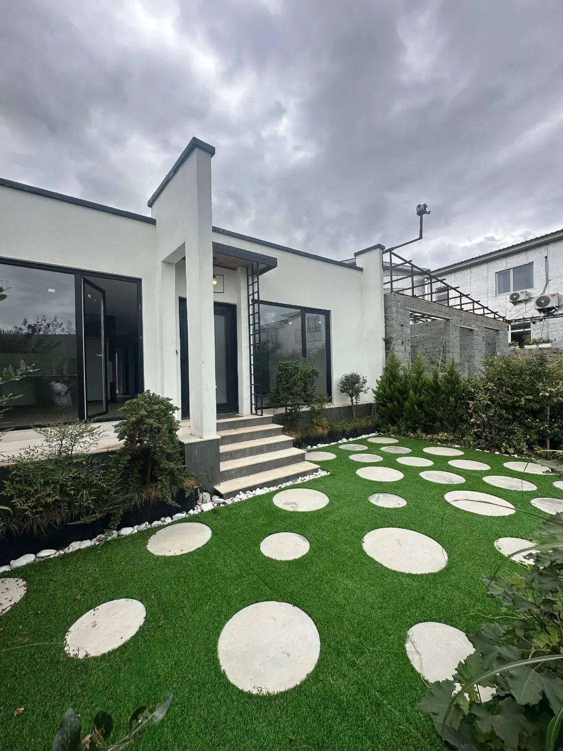 این قیمت کل استخرداربا سند____