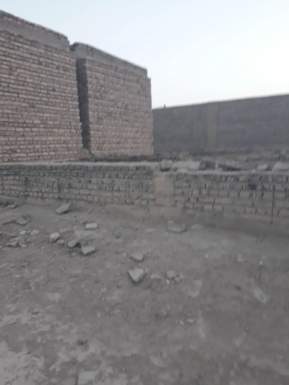 زمین فروشی