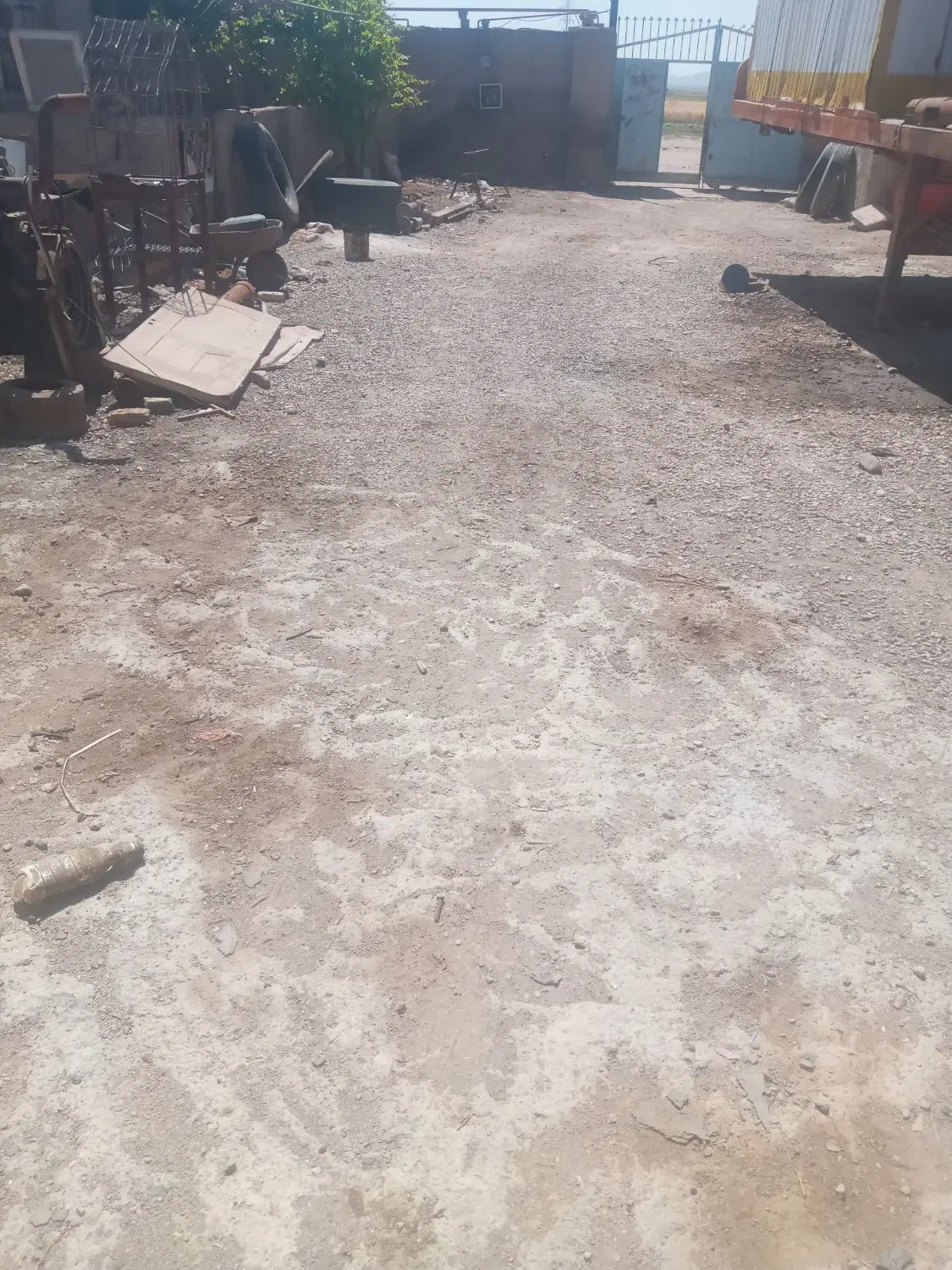 سالن ۱۵۰ متریال محوطه ۵۰۰ متری