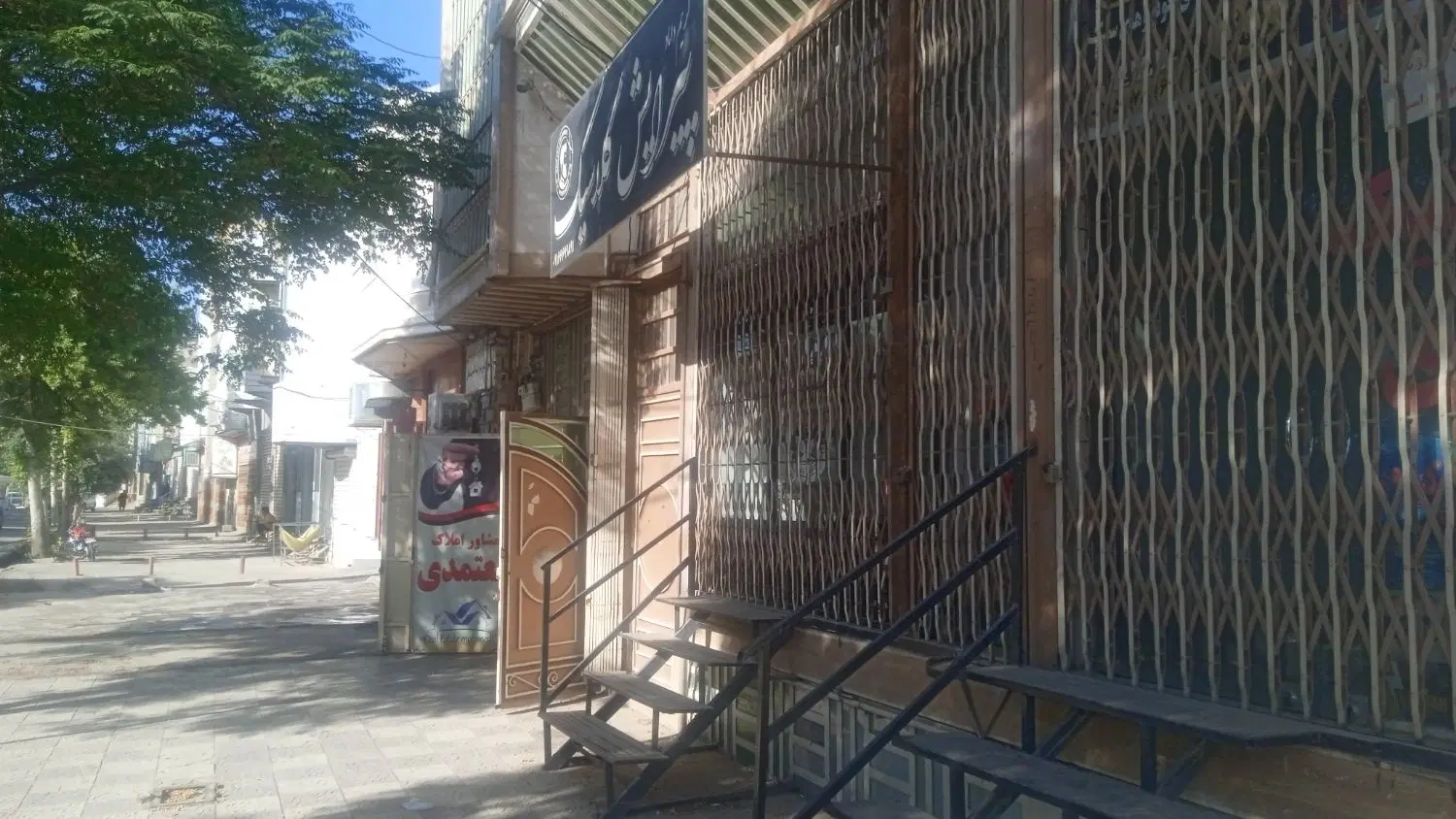 مغازه ۳۵ متری  گلدشت شرقی با موقعیت استثنایی