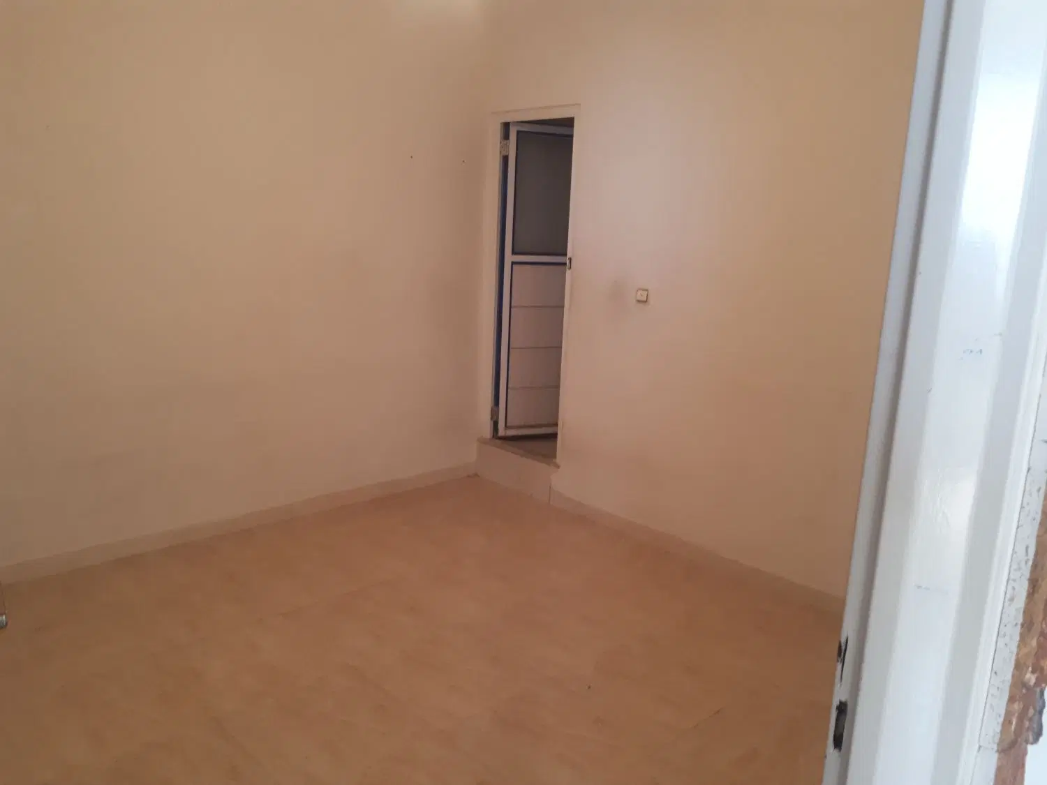۸۵متر دوخواب آسانسور و پارکینگ مشا