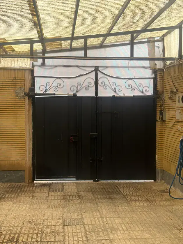 منزل مستقل ۲۰۰ متر ۲ طبقه درحال سکونت