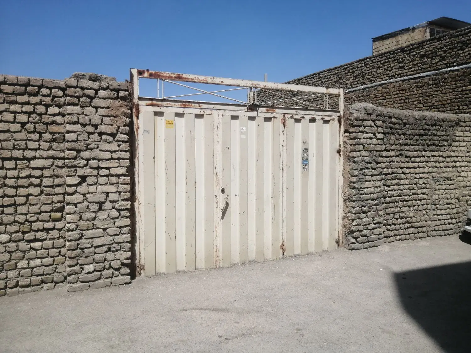 زمین داخل بافت