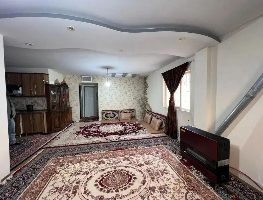 ۱۷۳ متر ویلایی ۱۰۰متر بنا ۷۳ متر حیاط ماشینرو بزرگ