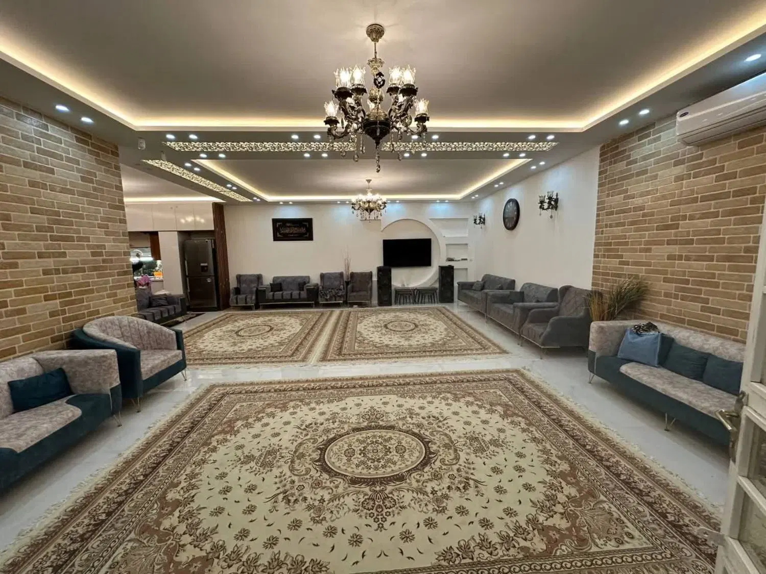 لوکس لاکچری شاهنامه