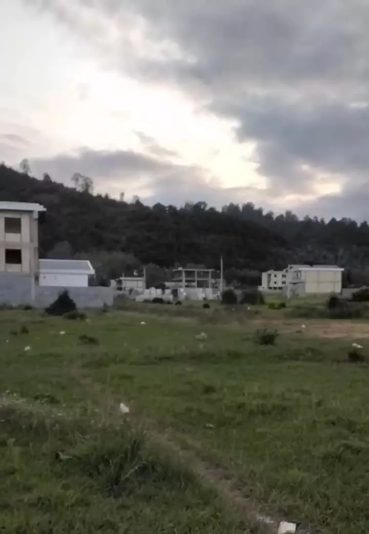 زمین مسکونی ۲۱۵ متر سه نبش گیسوم