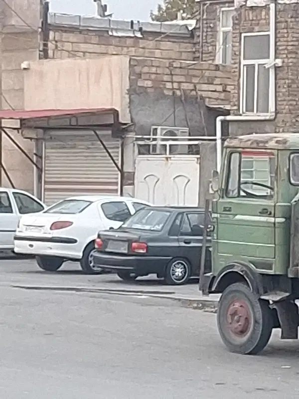 خانه دو طبقه ۱مغازه متراژ ۱۲۰.کنار خیابان تجاری.
