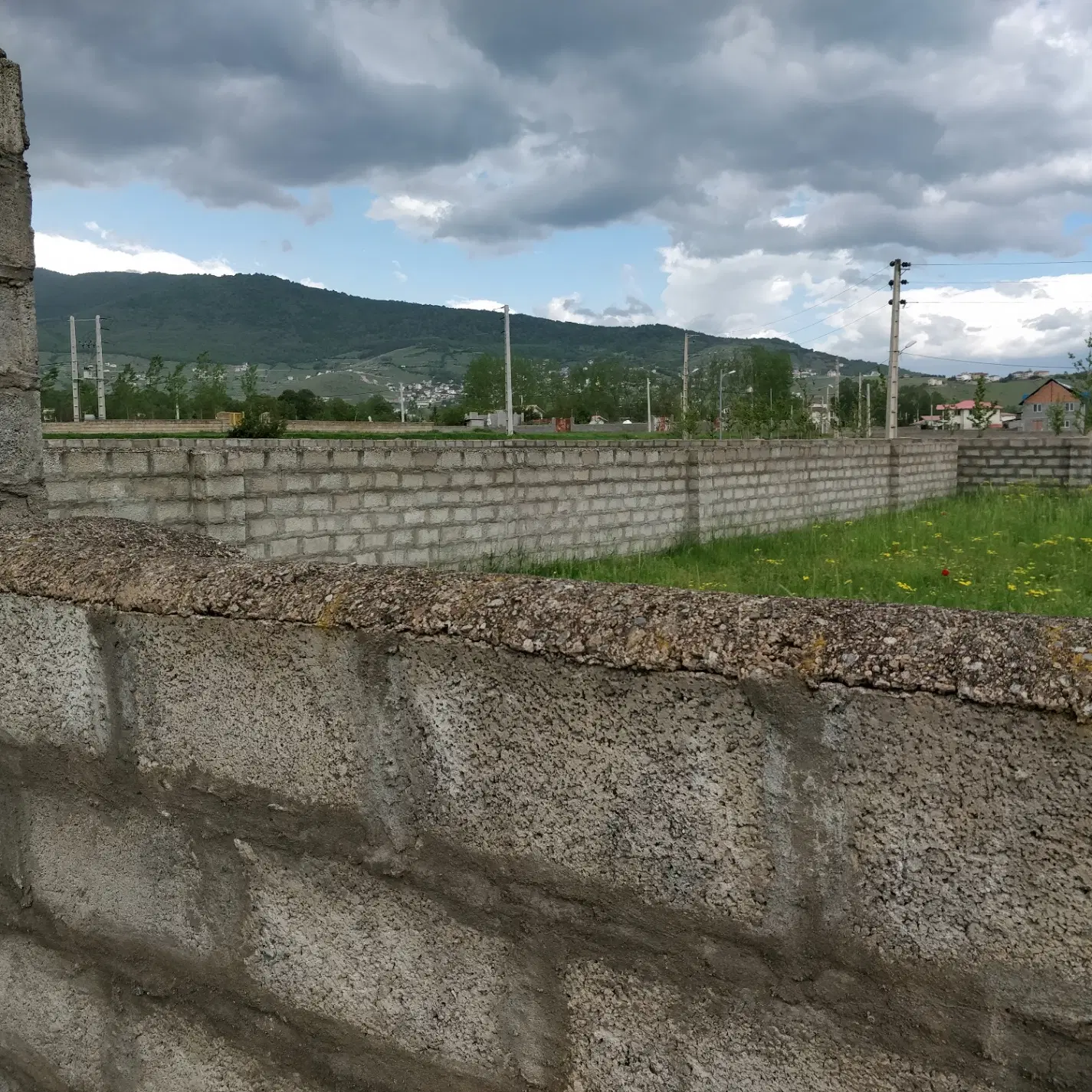زمین بر خیابان دریاچه آبی