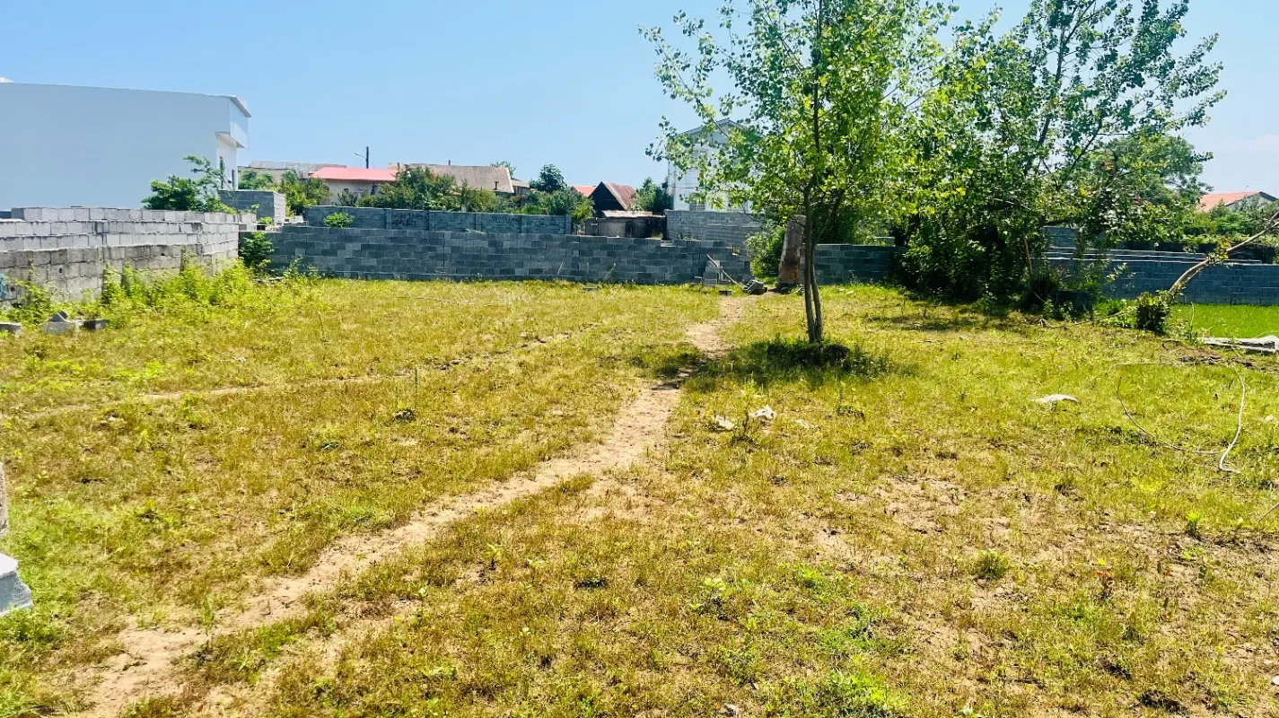 یک قطعه زمین مسکونی