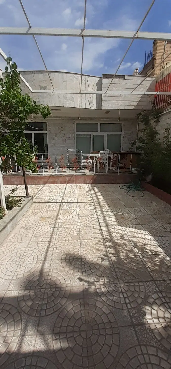 حیاط ویلایی