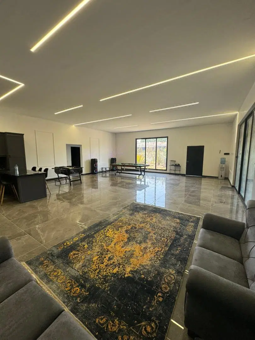 اجاره روزانه ویلاباغ لوکس استخردار ابگرم