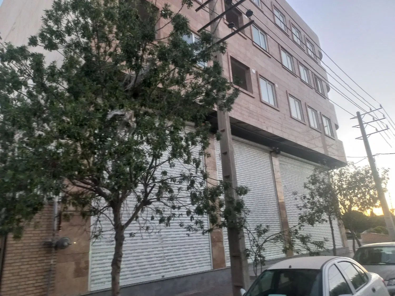 مغازه تجاری ۶دهنه ۳۸۰متر +۲۸۰ متر بالکن