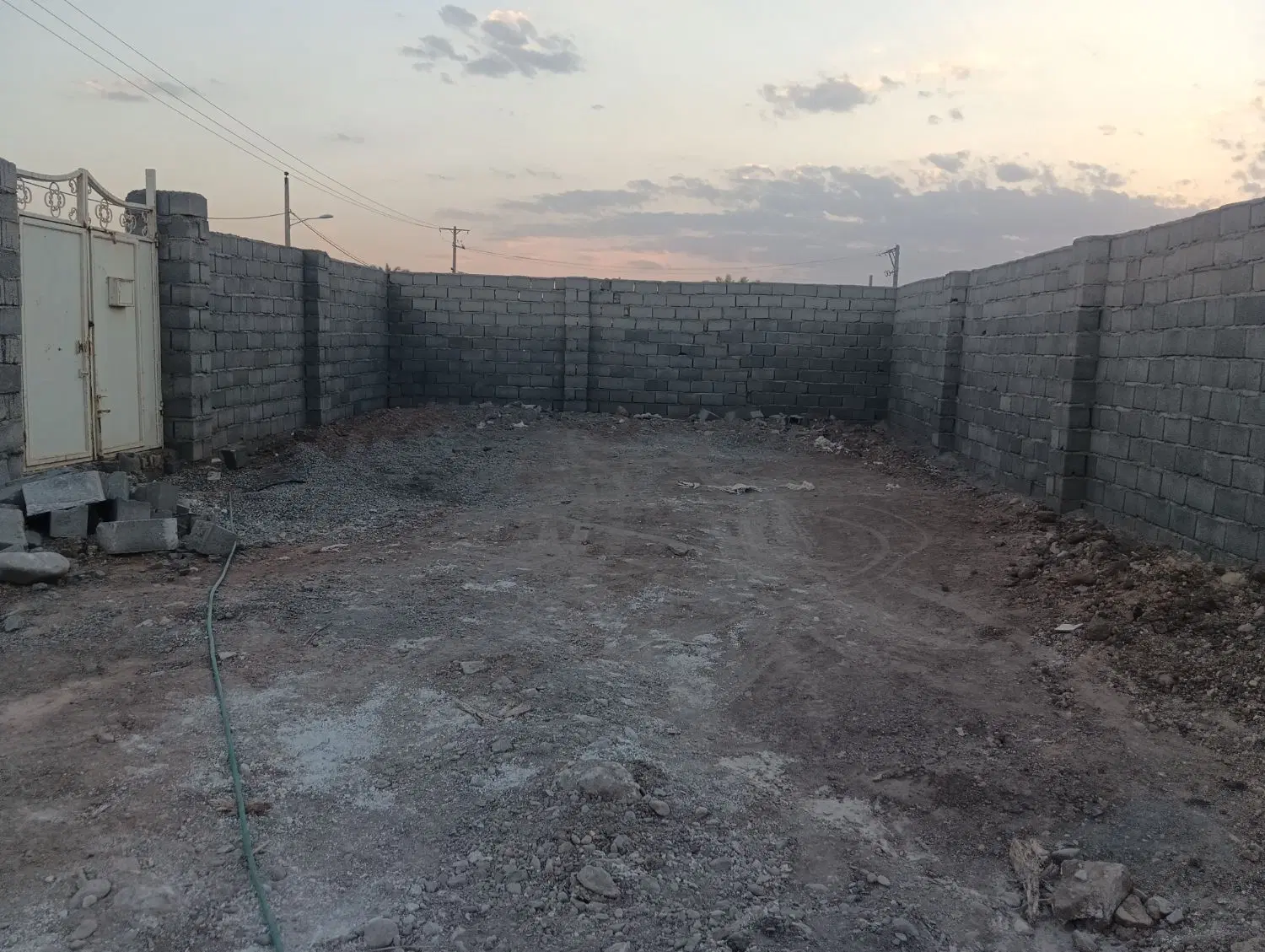 زمین واقع در خیابان انتظامی