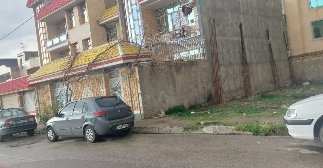 یک قطعه زمین ۲۰۰ متر