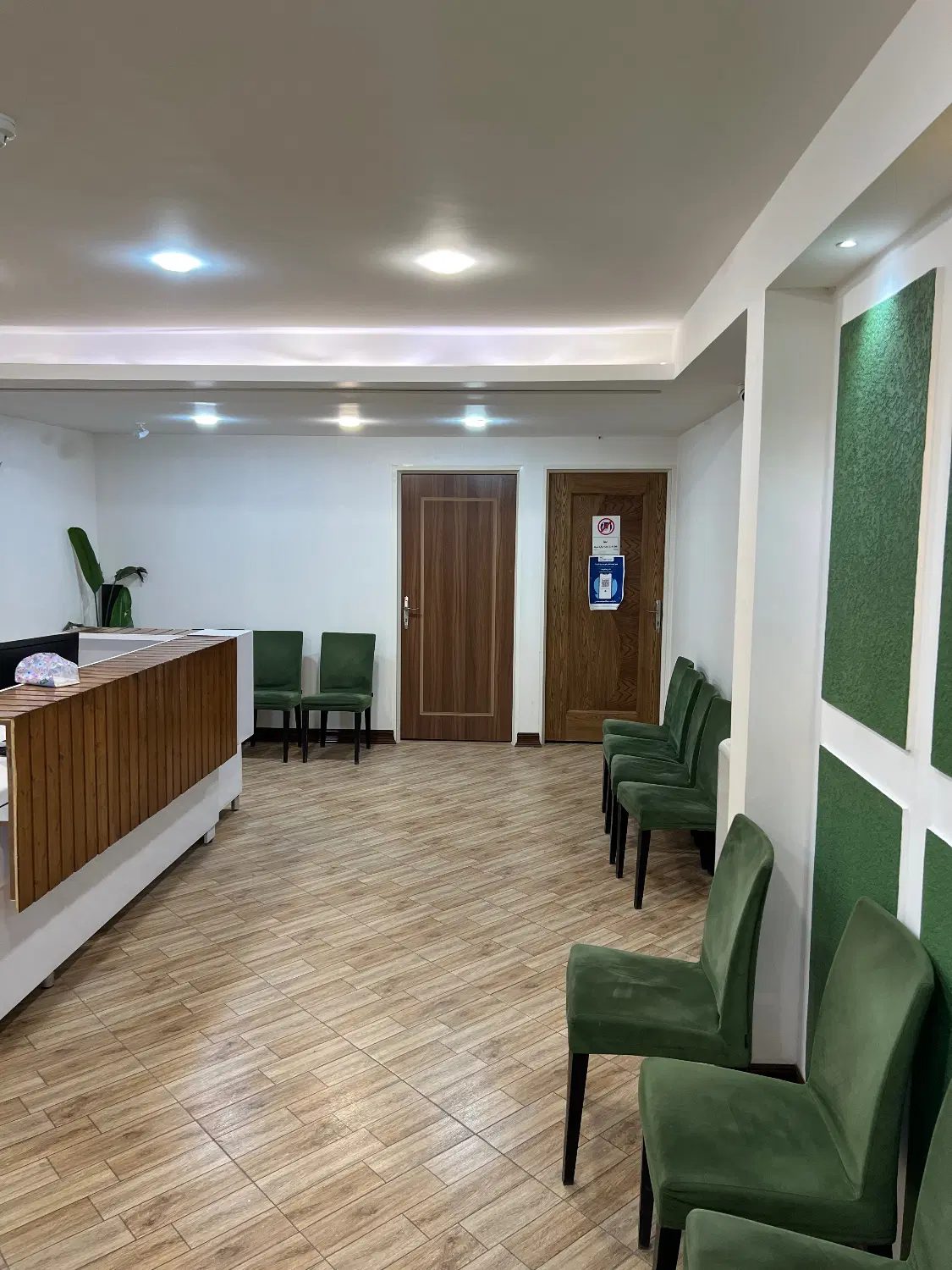 ۳ اتاق مطب پزشکی در مجتمع پزشکان