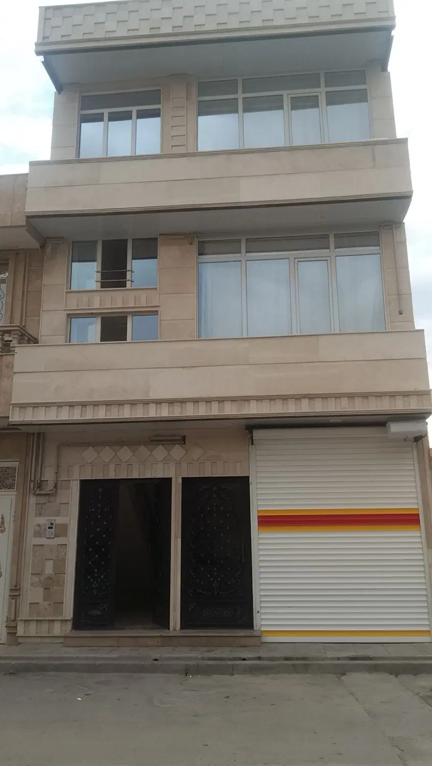 خانه سه طبقه لوکس