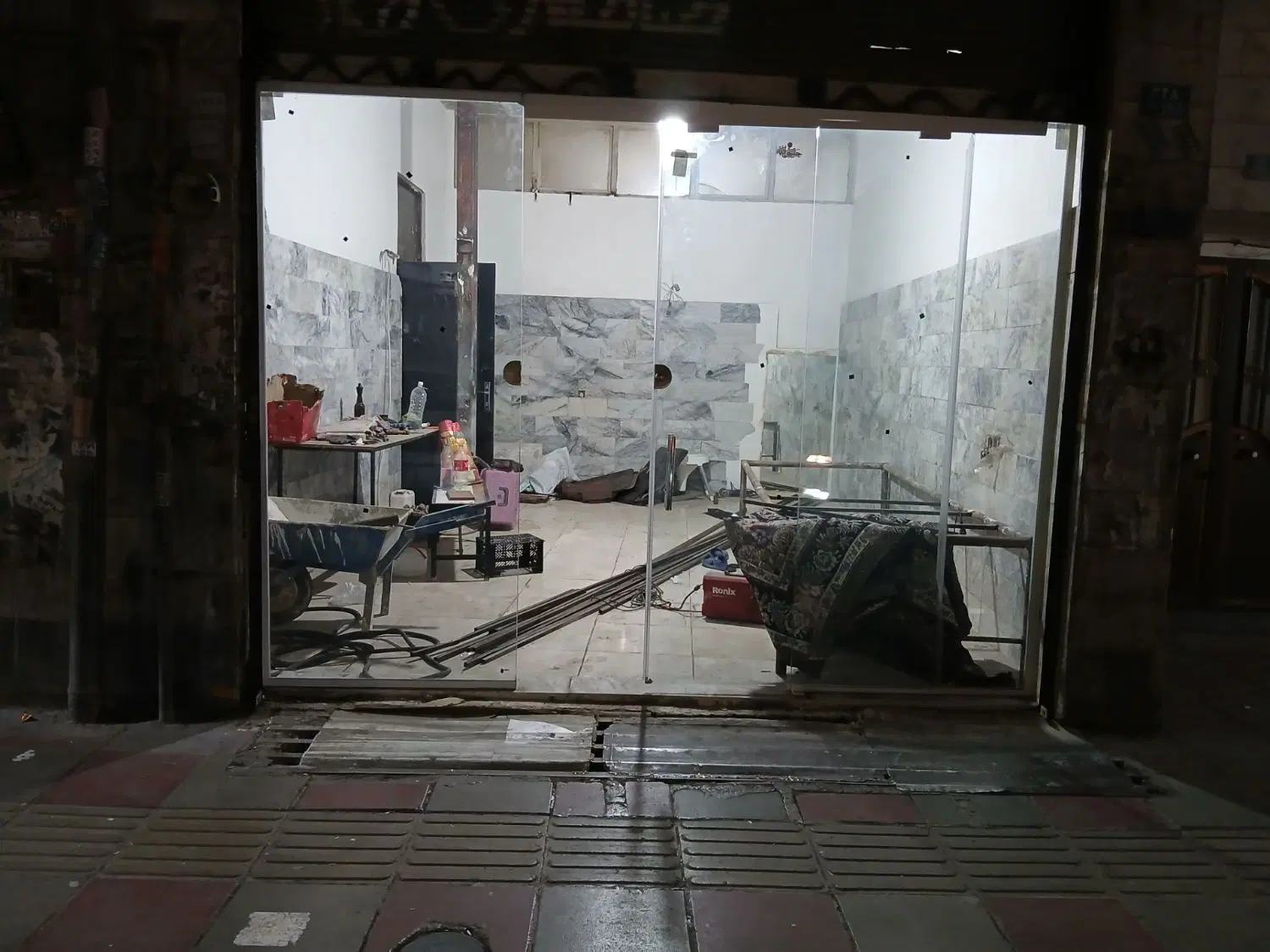 اجاره مغازه و مسکونی ۷۵ متری پشت مغازه