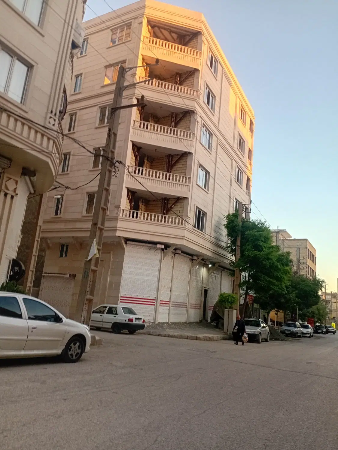فروش واحد۱۰۰متر برخیابان اصلی شهرداری،دانش،ظفرجهاد