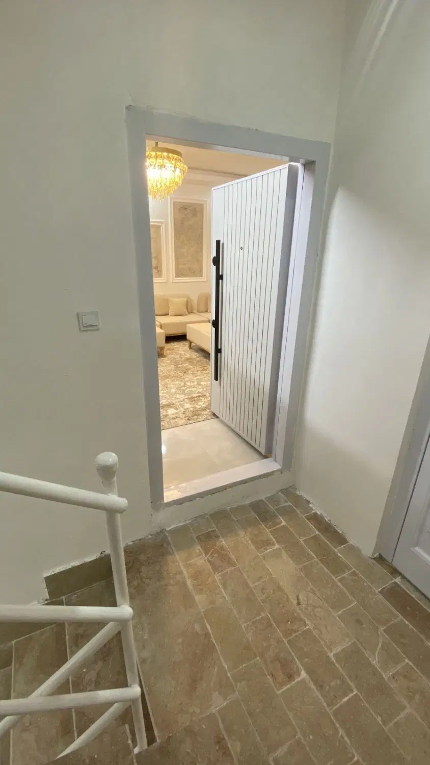 نزدیک حرم مطهر _ نوساز _ اسانسور _ دو خوابه