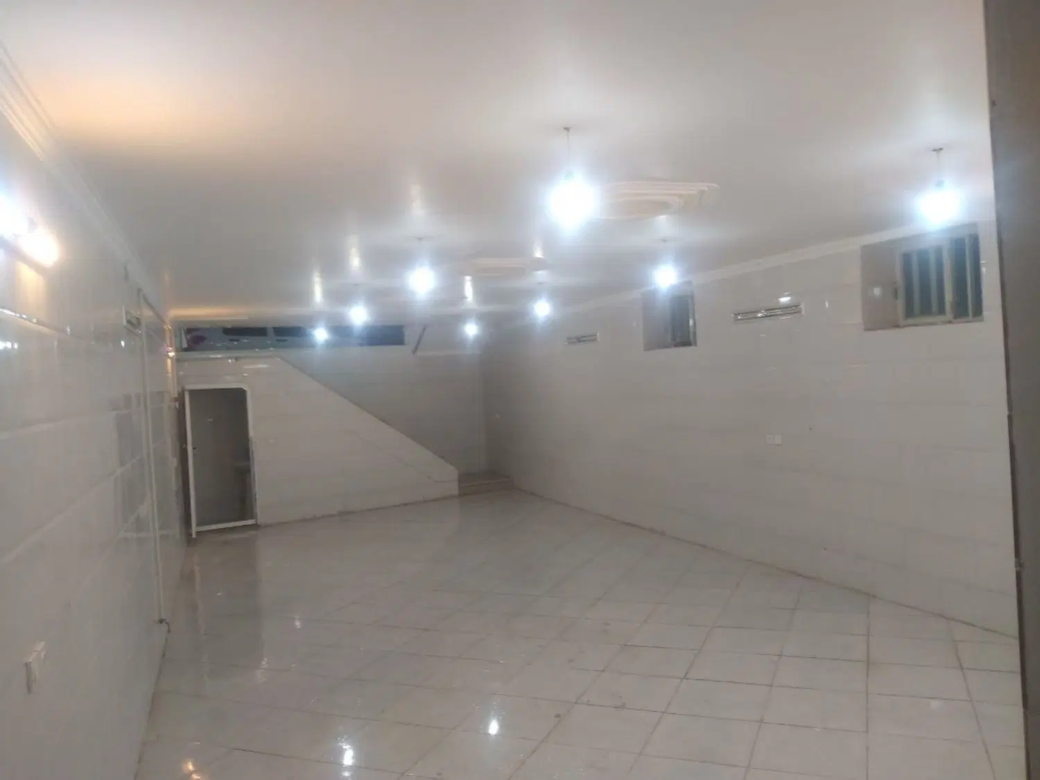 مغازه  جاده فرودگاه