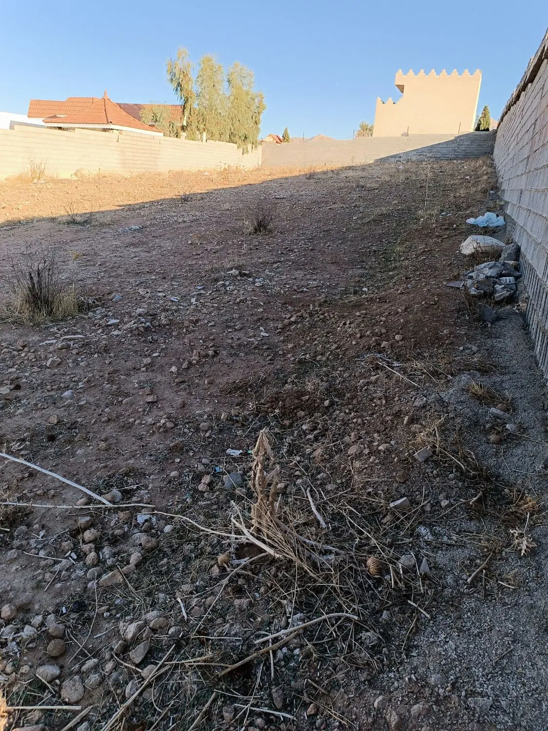 زمین باغ نشاط