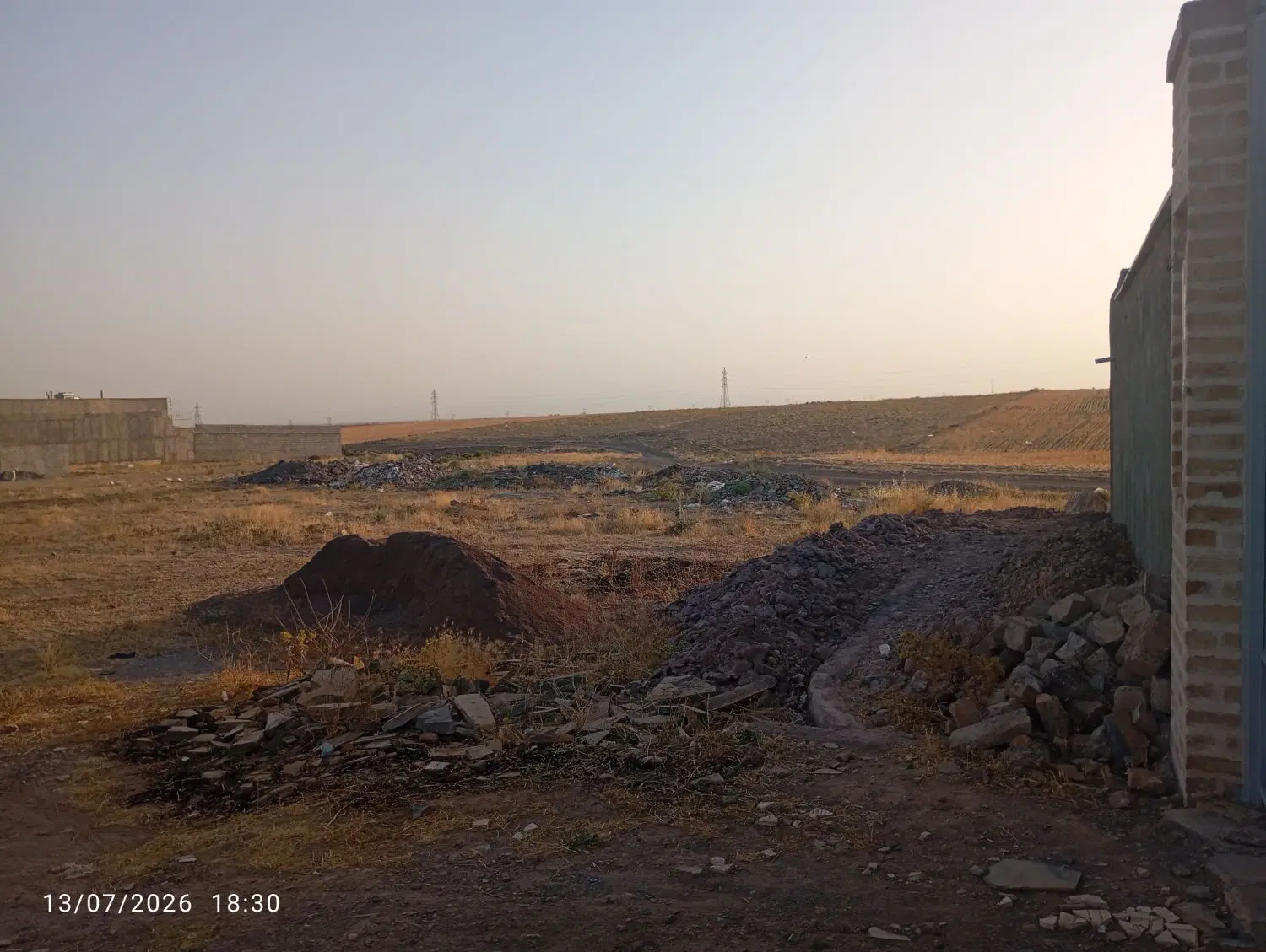 زمین داخل بافت روستای زویار