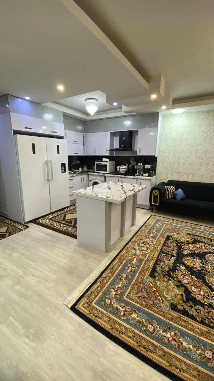 100متری خ شهریورطبقه4عقب